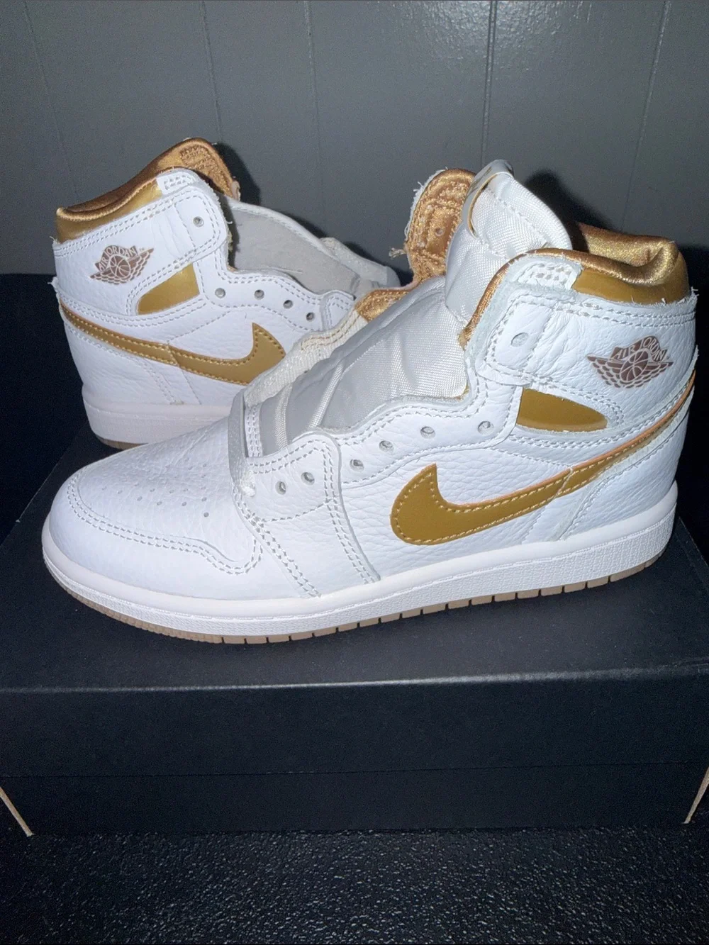 Nike Air Jordan 1 High White & Metallic Gold